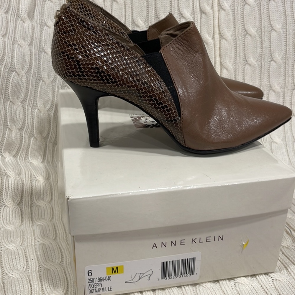 NWT Anne Klein Shooties Size 6